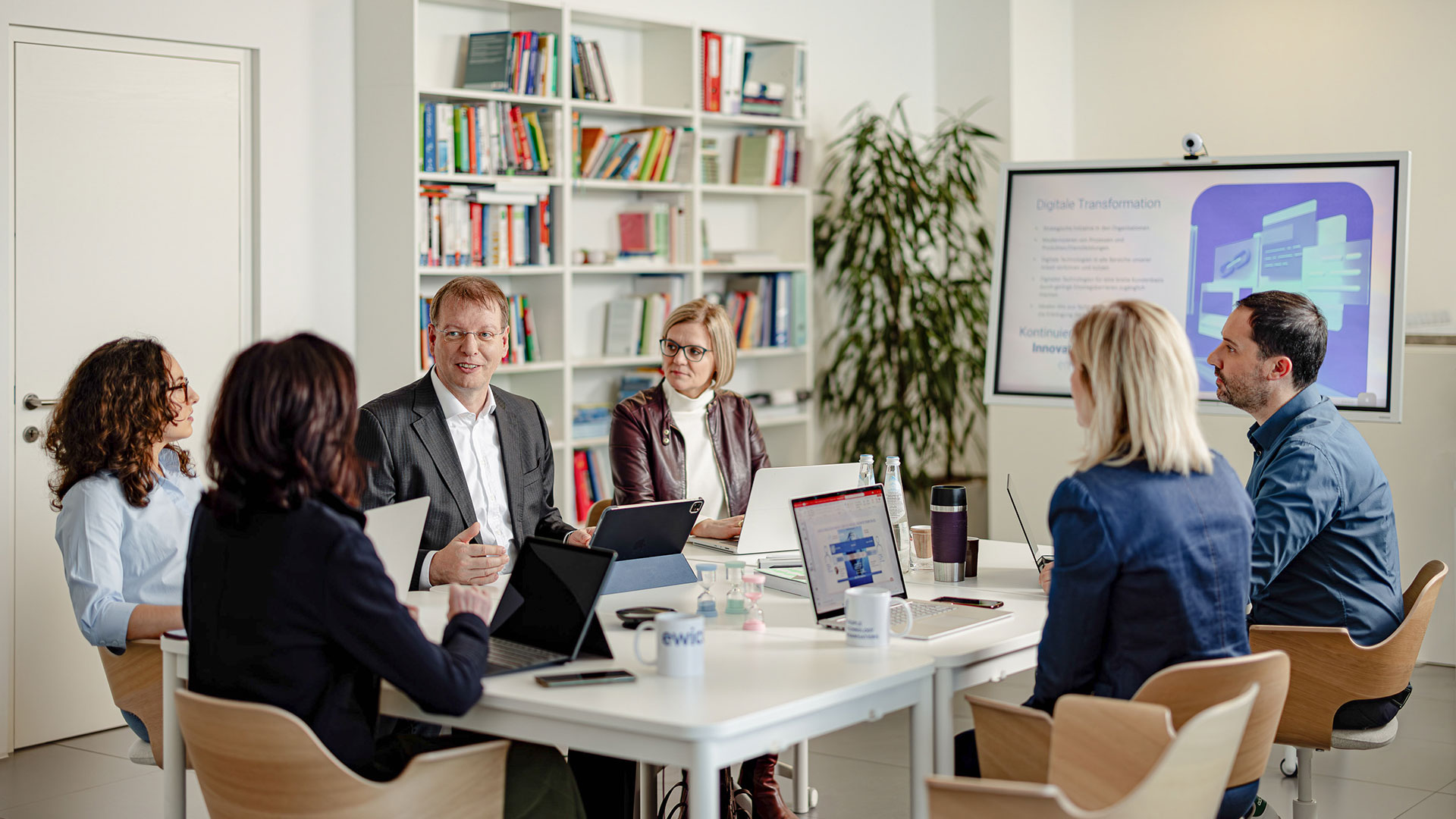 Il team ewico discute la trasformazione digitale